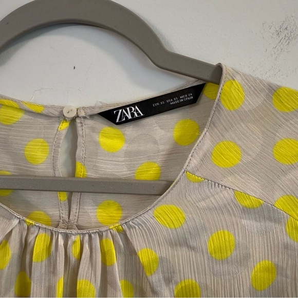 Women’s Zara Yellow and Gray Flutter Sleeve Blouse size XS - Picture 3 of 5